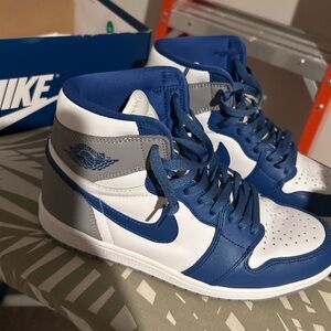 Nike Air Jordan Men's Blue, White, and Gray Sneakers